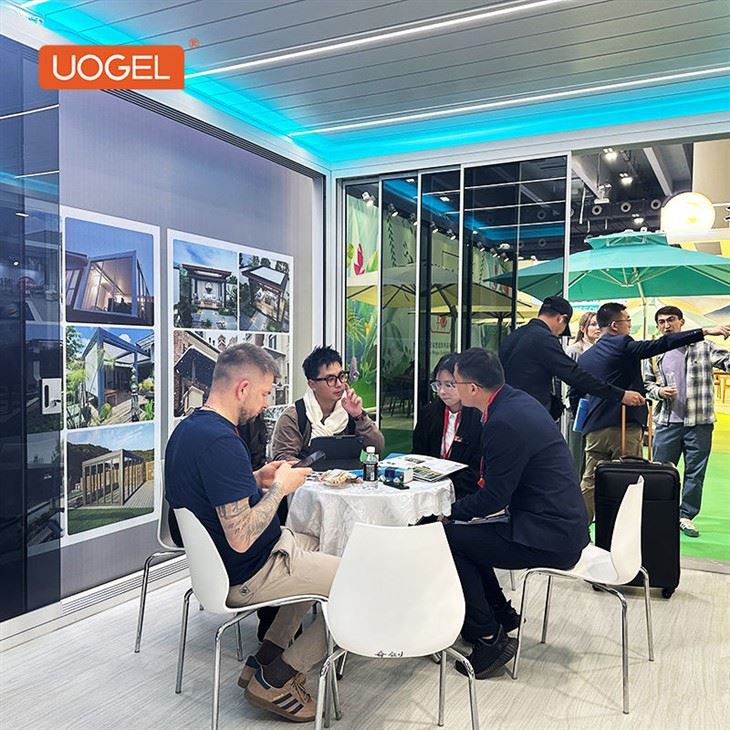 25.11.18-pergola with closing slats-3