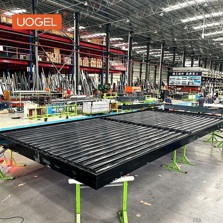 25.12.5-louvered pergola with screens-3