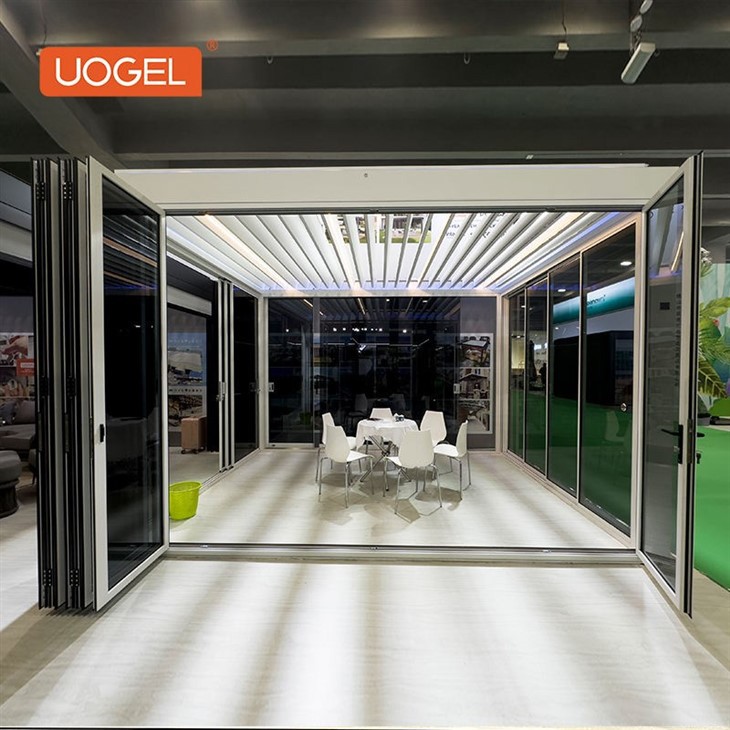 25.12.5-louvered pergola with screens-2