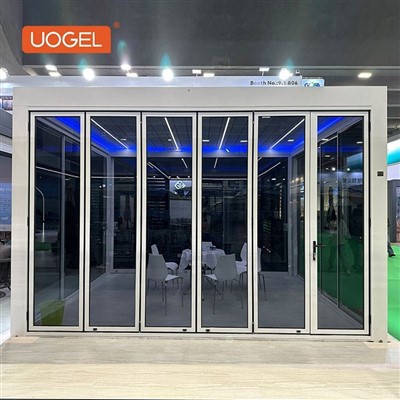 Pérgola de vidro e metal